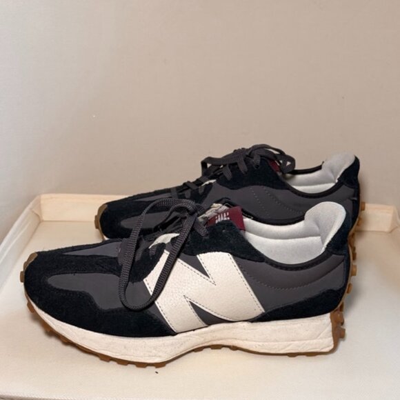 New Balance 327 Sneakers Sz. 9 in Black and Grey Suede - Picture 5 of 7